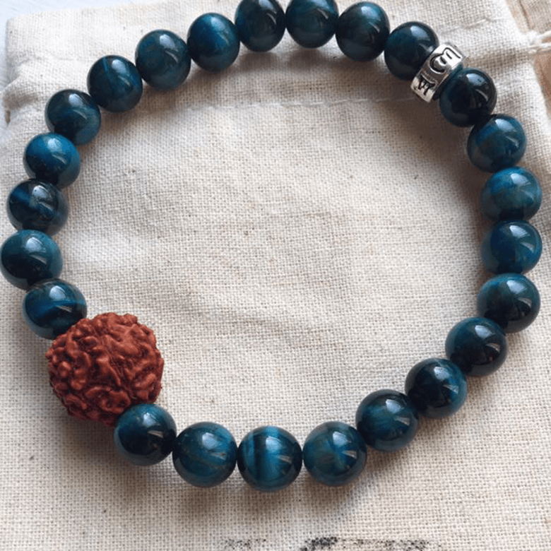 japamala da polso in cianite 8mm tripla e rudraksha guru con MANTRA UM MANI PADME HUM